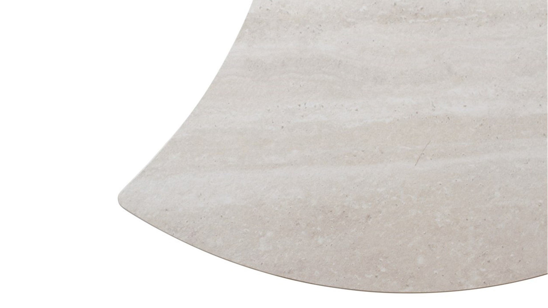 Table basse Nimbo en forme de croissant, structure en aluminium, plateau en céramique travertino
