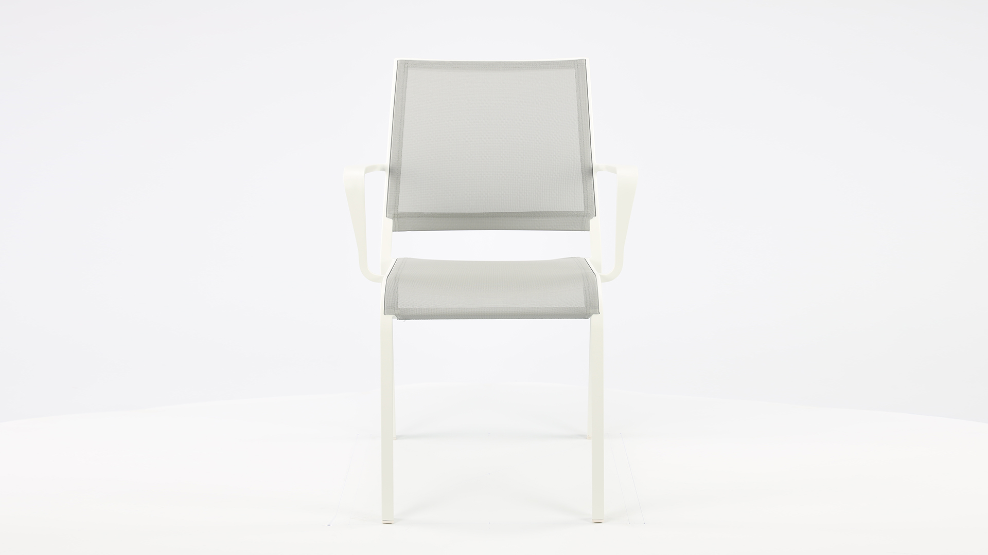 Chaise empilable alu joli blanc mat + textilène gris clair + accoudoir