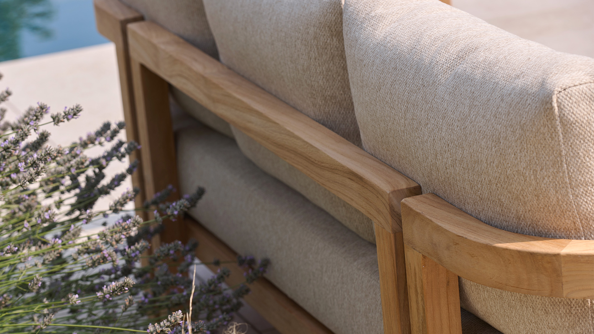 Moira Teak Lounge 3-Zit Frame Teak Met Zit en Rugkussen In Kleur Linnen 