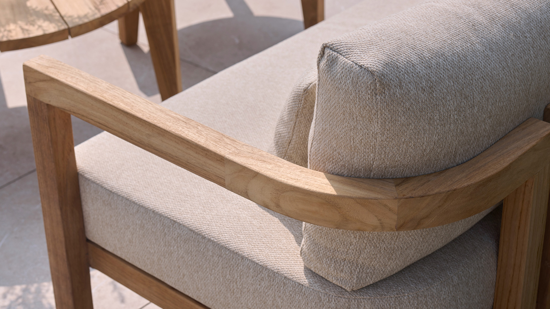 Moira Teak-Lounge-Set mit Sitz- und Rückenkissen aus natürlichem Easy Dry Foam