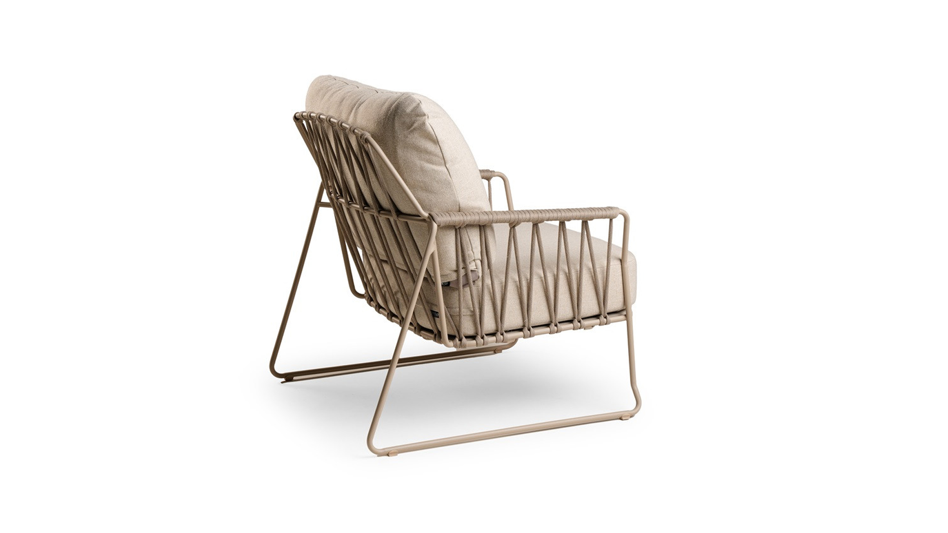 Alu Lounge Rivera Clubsessel, champagnerfarbenes Gestell mit schnelltrocknendem Kissen in Navajo-Weiß