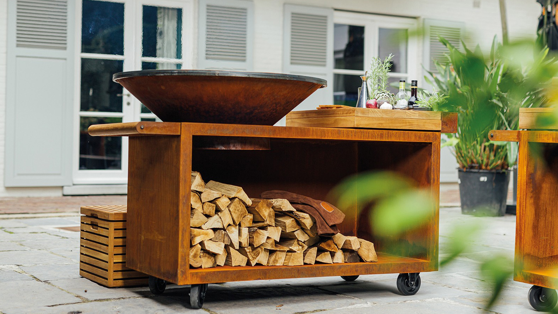 Ofyr Island+ Corten 100 Pro Teakholz-Arbeitsplatte und Luftstromplatte