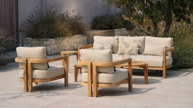 Moira Teak-Lounge-Set mit Sitz- und Rückenkissen aus natürlichem Easy Dry Foam