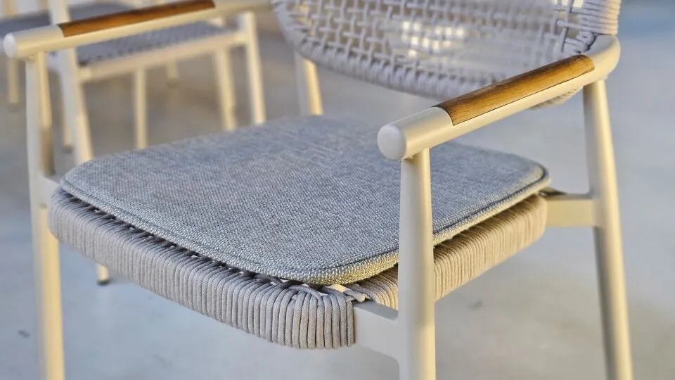 Zitkussen alu stapelstoel medleton zond rope beige arm teak