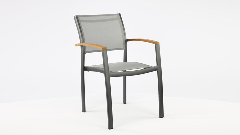 Chaise empilable alu Namur anthracite mat - Textilène gris argenté + accoudoir en teck main product photo