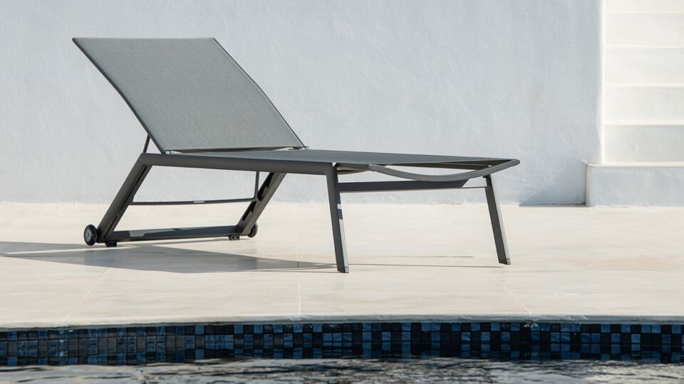 Alu Lounger Hydra Charcoal Mat - Taupe Textilène main product photo